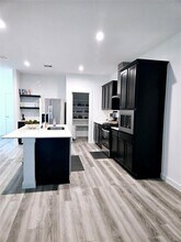 3131 Creston Gate Dr in Houston, TX - Building Photo - Building Photo