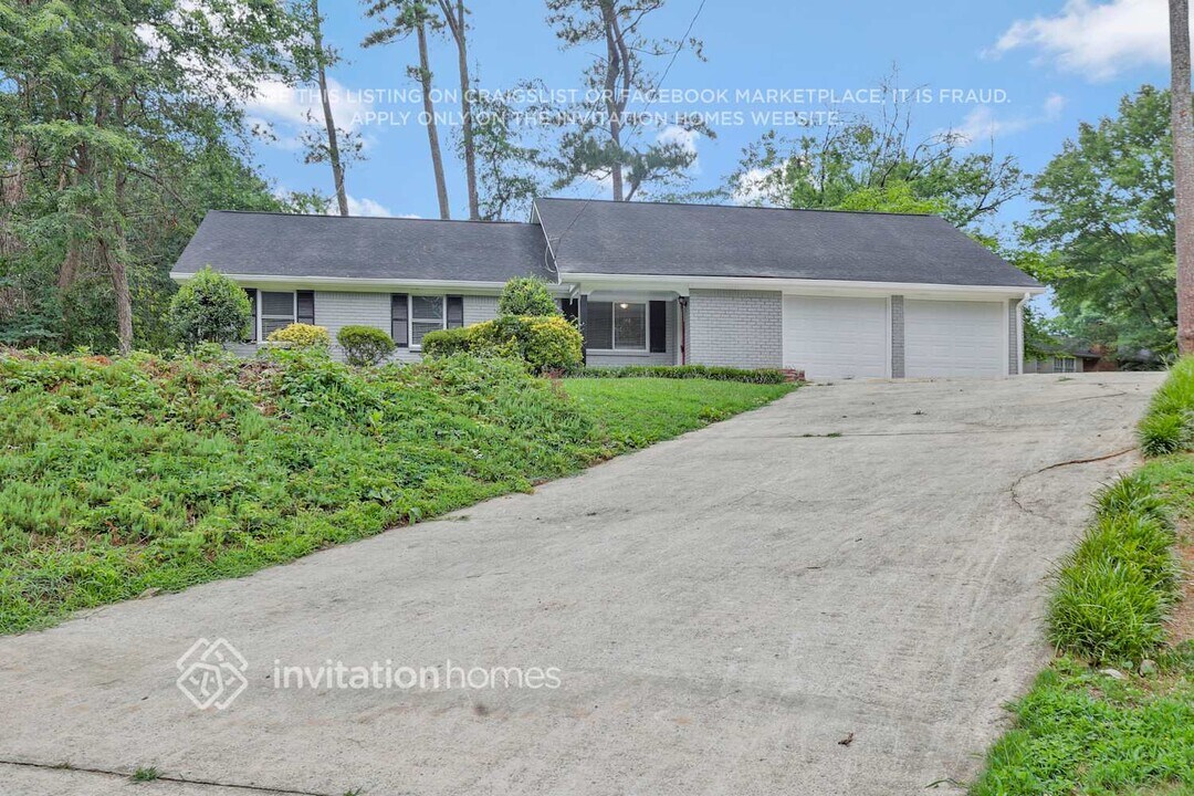 1150 Autumn Hill Ct in Stone Mountain, GA - Building Photo