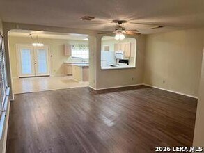 7831 Crystal Point in San Antonio, TX - Building Photo - Building Photo