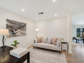 10050 Woodland Village Dr in Austin, TX - Building Photo - Building Photo