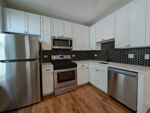 650 W Wrightwood Ave, Unit #656-403 in Chicago, IL - Foto de edificio - Building Photo