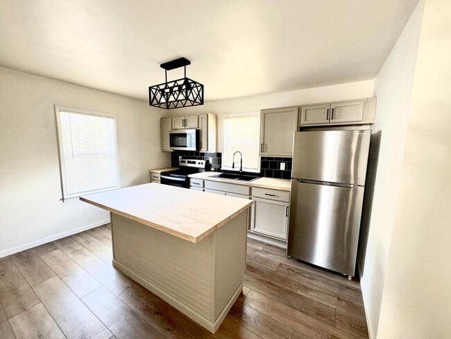 1218 Ridge Ave in Collinsville, IL - Building Photo - Building Photo