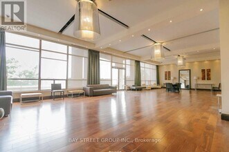 39-2139 Galleria Pkwy in Markham, ON - Building Photo - Building Photo