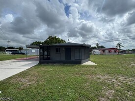 26 Alabama Rd S in Lehigh Acres, FL - Building Photo