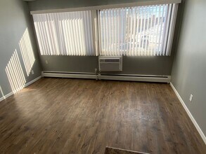 Eat Street Flat LLC in Minneapolis, MN - Building Photo - Building Photo