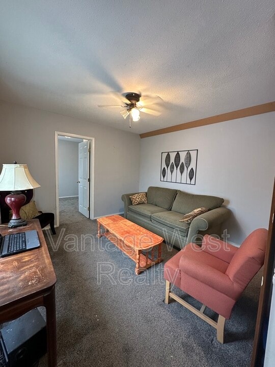 1475 Collison Rd in Kelowna, BC - Building Photo