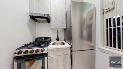 313 E 85th St in New York, NY - Building Photo - Building Photo