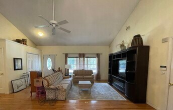 285 Charge Pond Rd in Wareham, MA - Building Photo - Building Photo