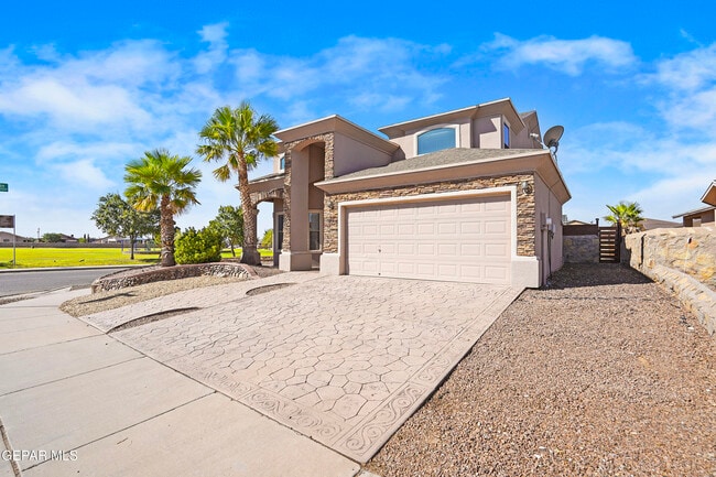 3261 Garden Point Dr in El Paso, TX - Building Photo - Building Photo