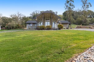 9168 Eastside Rd in Healdsburg, CA - Building Photo