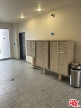 5016 Bakman Ave-Unit -303 in Los Angeles, CA - Building Photo - Building Photo