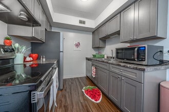 Glenbrook Apartments in Peoria, IL - Building Photo - Interior Photo