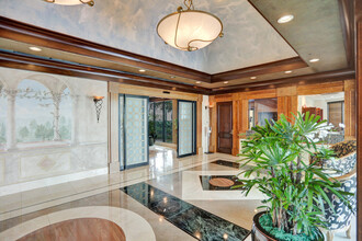 10101 Collins Ave in Bal Harbour, FL - Building Photo - Building Photo