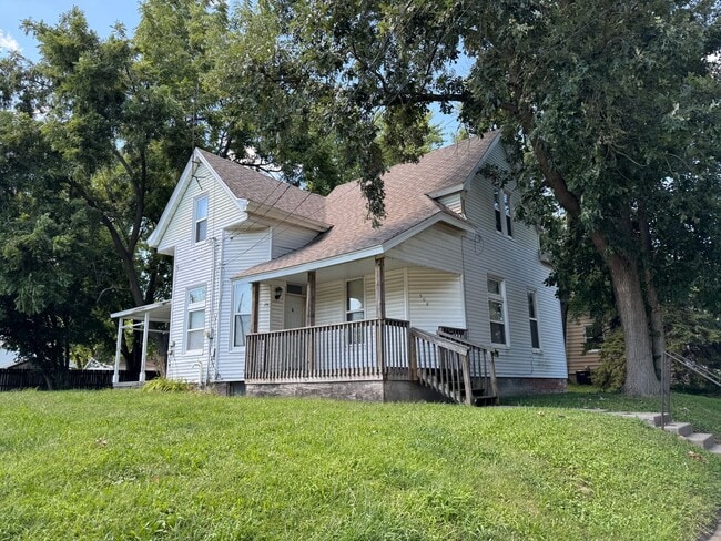property at 508 W Oakland Ave