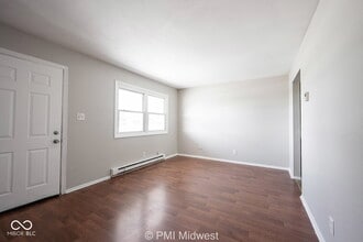 4881 300W in New Palestine, IN - Building Photo - Building Photo