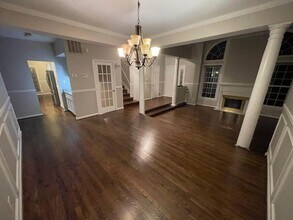 5506 Village Center Dr in Centreville, VA - Foto de edificio - Building Photo