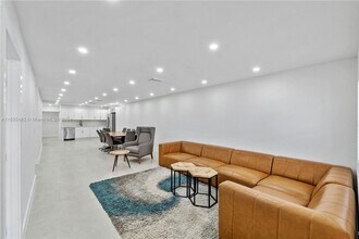 3655 Stirling Rd in Fort Lauderdale, FL - Building Photo - Building Photo