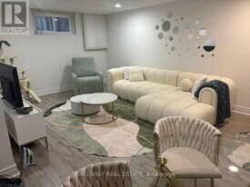 134 Oxford St in Richmond Hill, ON - Building Photo