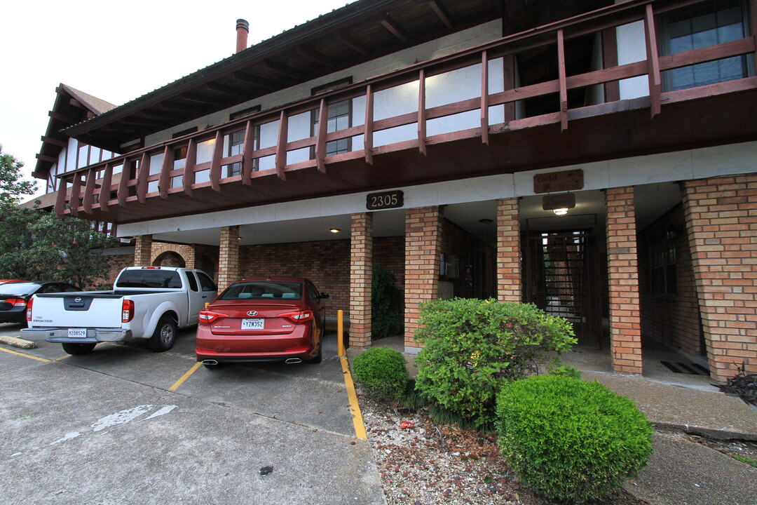 2305 Cleary Ave in Metairie, LA - Building Photo