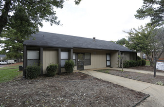 Meadow Run Apartments in Anderson, SC - Building Photo - Building Photo