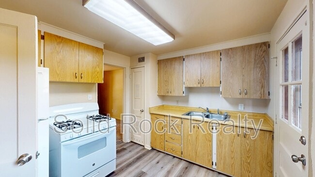 411 N 30th St in Colorado Springs, CO - Foto de edificio - Building Photo