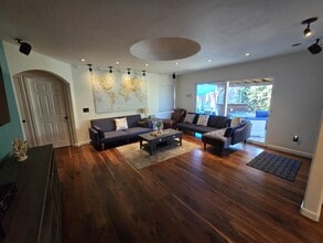 2645 Garnet Ave in San Diego, CA - Foto de edificio - Building Photo