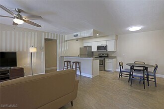 5327 Summerlin Rd in Ft. Myers, FL - Building Photo - Building Photo