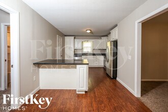 607 NE Main St in Lee's Summit, MO - Building Photo - Building Photo