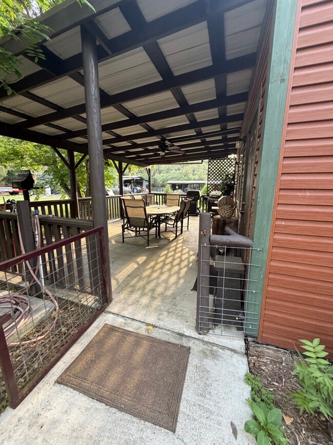 9166 S Evans Ave, Unit Two story loft at the Blue Hole Ranch in Inverness, FL - Foto de edificio - Building Photo