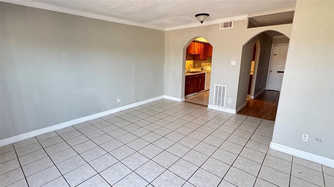 7818 Grove Ridge Dr