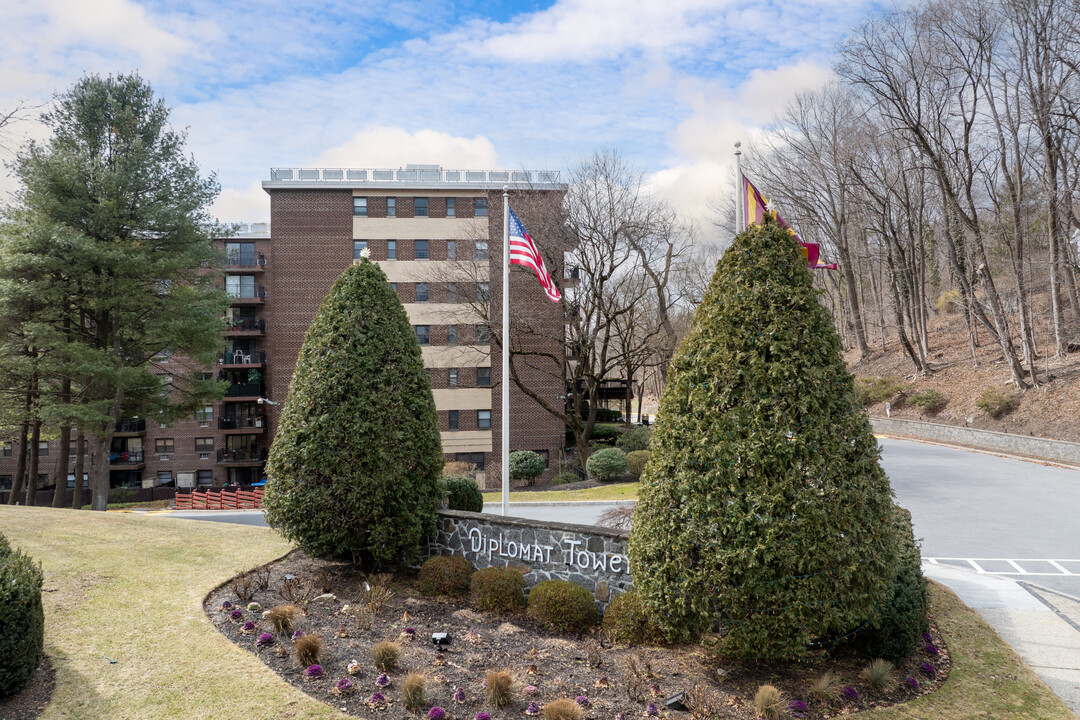 Diplomat Towers in Mt Kisco, NY - Building Photo