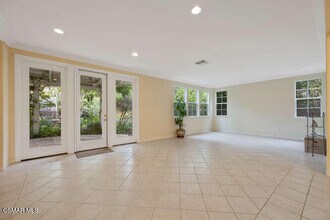 4323 Via Entrada in Thousand Oaks, CA - Building Photo - Building Photo