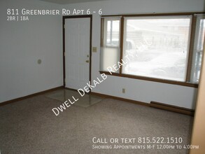 811 Greenbrier Rd in Dekalb, IL - Building Photo - Building Photo