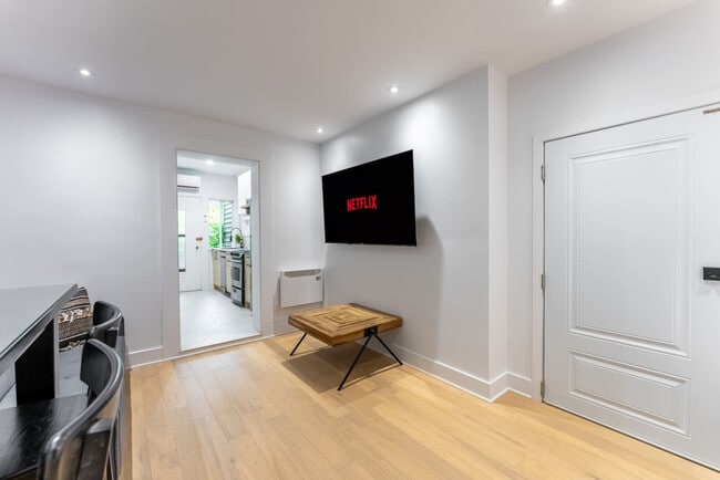 8821 Rue Lajeunesse, Unit SI ID1422096P in Montréal, QC - Building Photo - Building Photo