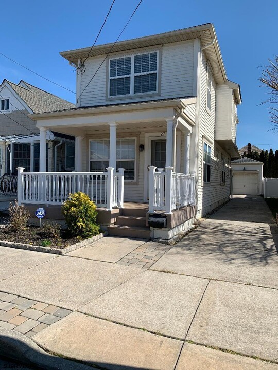 27 N Frontenac Ave in Margate City, NJ - Foto de edificio