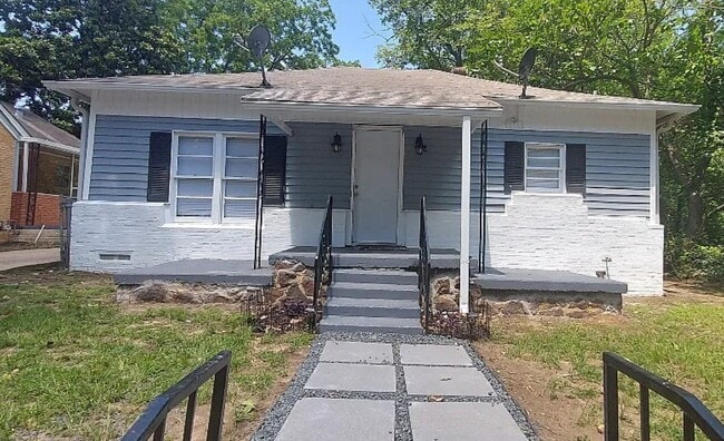 property at 2026 N Ross Ave