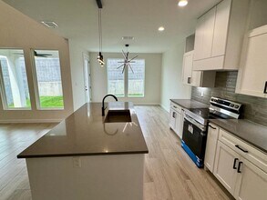 7511 Cresta Bella St in Laredo, TX - Building Photo - Building Photo