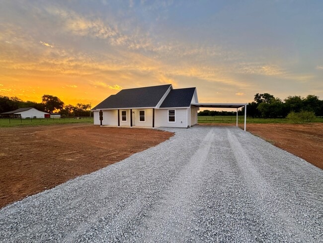 613 Elm Tree Ct in Poolville, TX - Building Photo - Building Photo