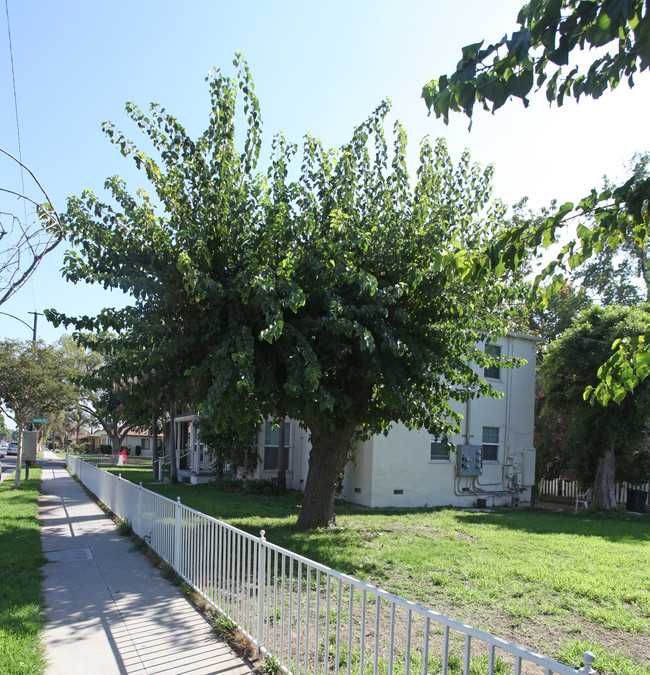 1021 S Glenoaks Blvd in Glendale, CA - Building Photo - Building Photo