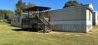 7150 Seward Cir in Pfafftown, NC - Building Photo