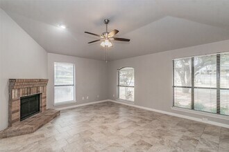 2312 Shady Turf Dr, Unit 166 in Bedford, TX - Building Photo - Building Photo