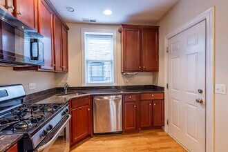 3242 N Clifton Ave, Unit J09W in Chicago, IL - Building Photo - Building Photo