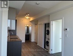 180 Fairview Mall Dr in Toronto, ON - Building Photo - Building Photo