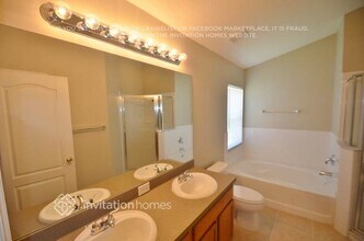 12608 Kings Lake Dr in Gibsonton, FL - Building Photo - Building Photo