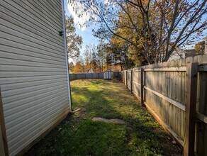 2613 Zola Dr in Greensboro, NC - Foto de edificio - Building Photo