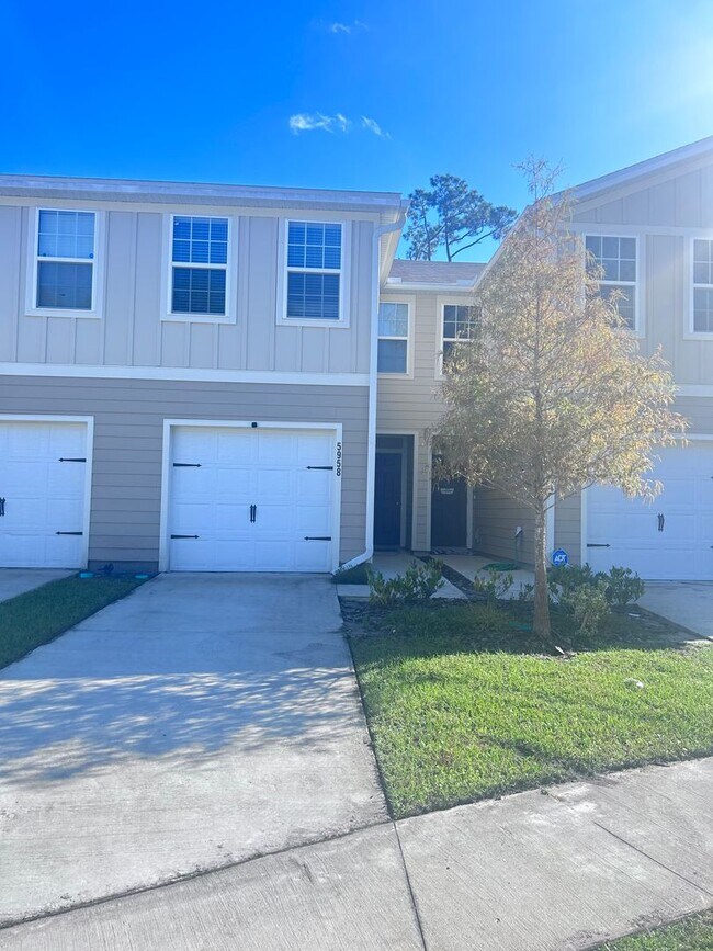 property at 5958 Creekside Crossing Dr