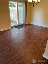 105 Thoreau Dr in Plainsboro, NJ - Building Photo