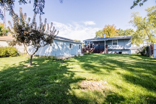 738 Tinley Dr in Aurora, IL - Building Photo - Building Photo