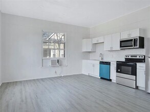827 S Crockett St, Unit 1 in Sherman, TX - Building Photo - Building Photo