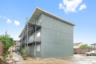 2013 S Liberty St-Unit -11 in New Orleans, LA - Building Photo - Building Photo